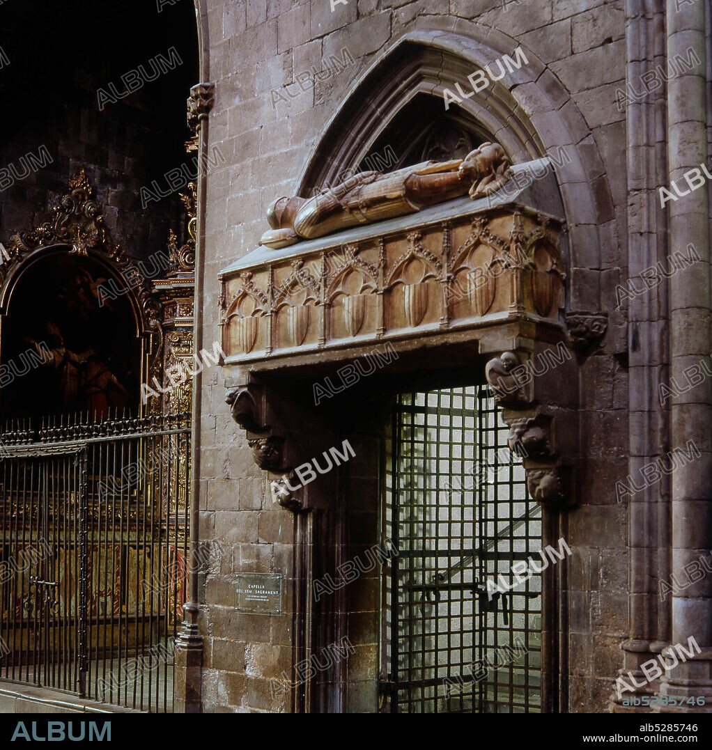 GUILLEM MORELL. Sepulcro de Ramon Berenguer II a la Catedral de Girona.