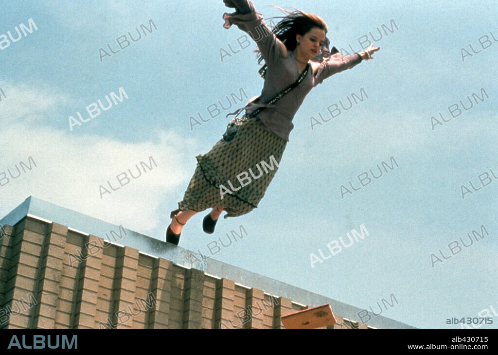 MENA SUVARI in RAGE: THE RAGE: CARRIE 2, 1999 (THE RAGE: CARRIE 2), directed by KATT SHEA. Copyright UNITED ARITSTS / FARMER, JON.