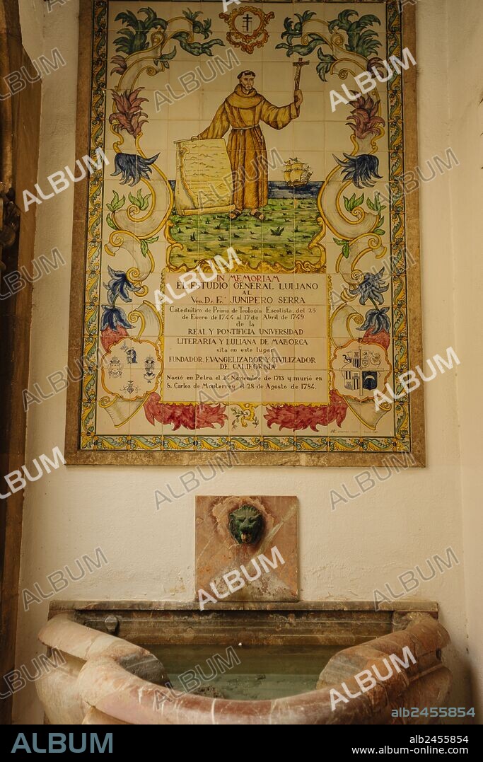 mosaico homenaje a Fray Junipero Serra, estudio general Luliano, antigua universidad Medieval de Mallorca -Real y Pontificia Universidad Luliana y Literaria de Mallorca-, Palma, mallorca, islas baleares, spain, europa.