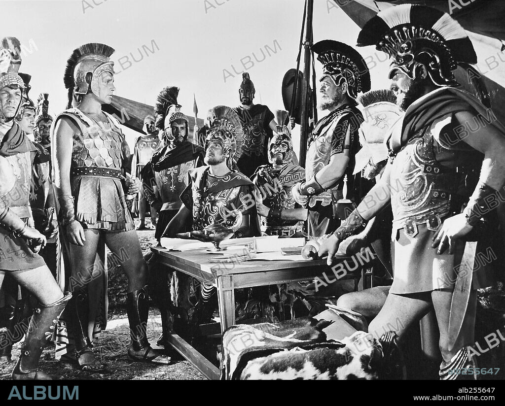 ALEJANDRO EL GRANDE and RICHARD BURTON. RICHARD BURTON in ALEXANDER THE GREAT, 1956, directed by ROBERT ROSSEN. Copyright UNITED ARTISTS.