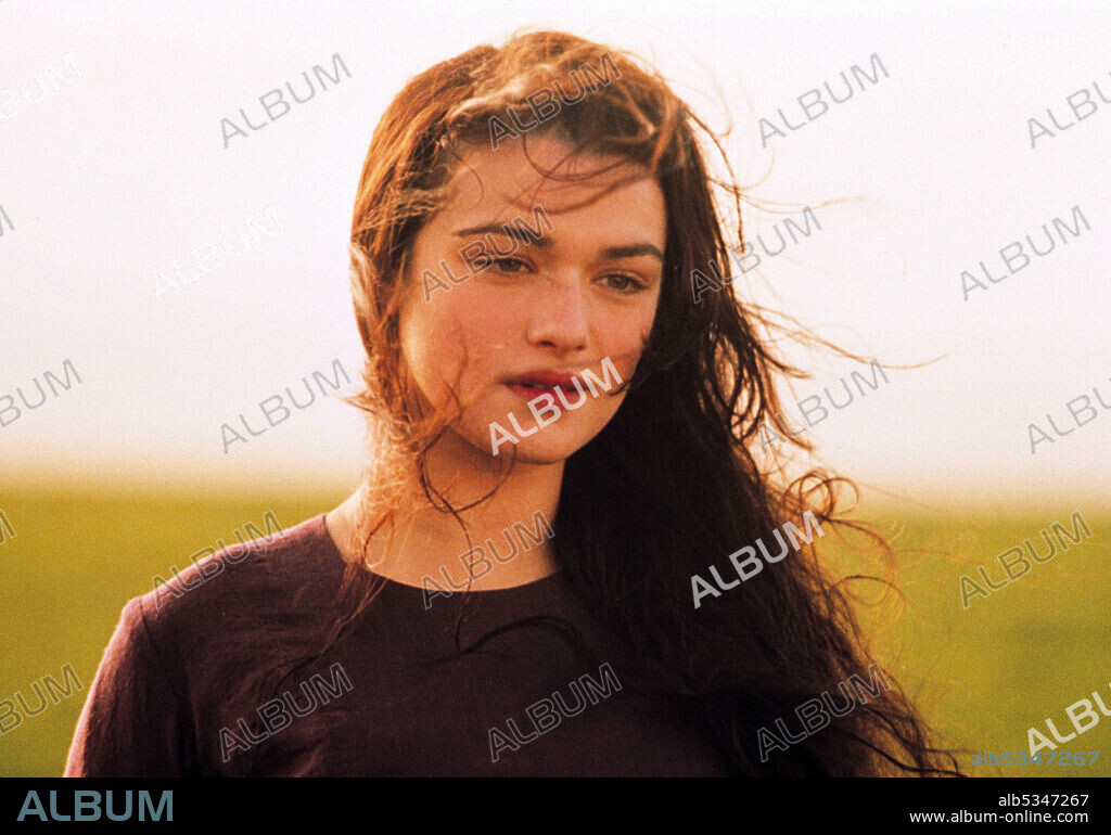 RACHEL WEISZ in SWEPT FROM THE SEA, 1997, directed by BEEBAN KIDRON. Copyright PHOENIX PICTURES.