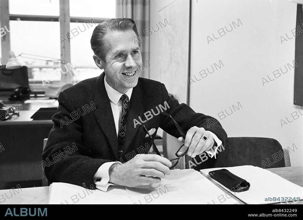 1969-01.. Curry Melin, meteorolog.. Foto: Bo-Aje Mellin / RiR / SVT / Kod: 5600. Reportage publ. i RiR 4/69 inför ett radioprogram.. RiR 19317 sv/v. SMHI Vädertjänst.