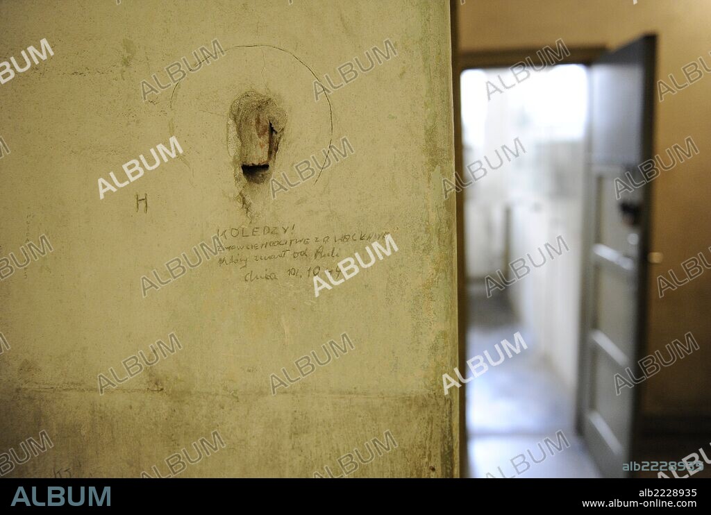MUSEO GESTAPO. Edificio que durante la Segunda Guerra Mundial pasó a convertirse en el cuartel general de la Gestapo. Lugar de terror donde los polacos y judios de diferentes ideas políticas eran detenidos y torturados. CELDAS en el cuartel de la Gestapo. Cracovia. Polonia.