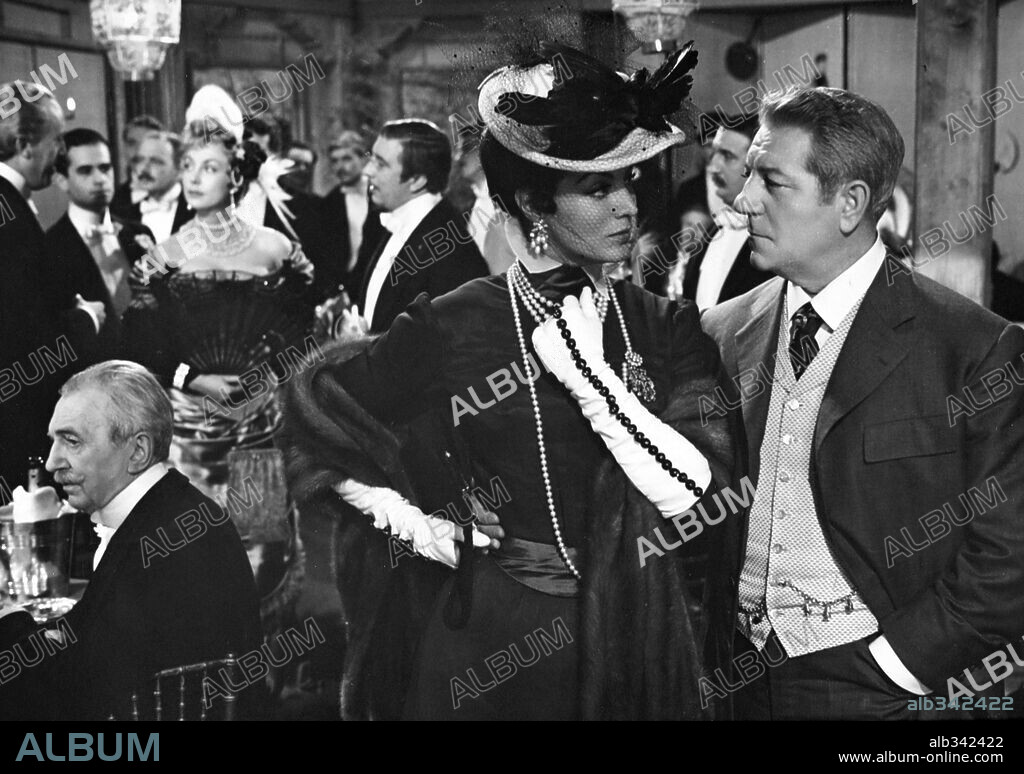 JEAN GABIN et MARIA FELIX dans FRENCH CANCAN, 1954, réalisé par JEAN RENOIR. Copyright FRANCO LONDON FILMS.