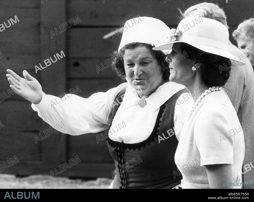 KRISTIANSTAD19830802 - Den svenska operasångerskan Birgit Nilsson med drottning Silvia och kung Carl XVI Gustaf vid eriksgata till Kristianstad. Foto: Torbjörn Andersson / XP / SCANPIX / Kod: 4. ** AFTONBLADET OUT **.