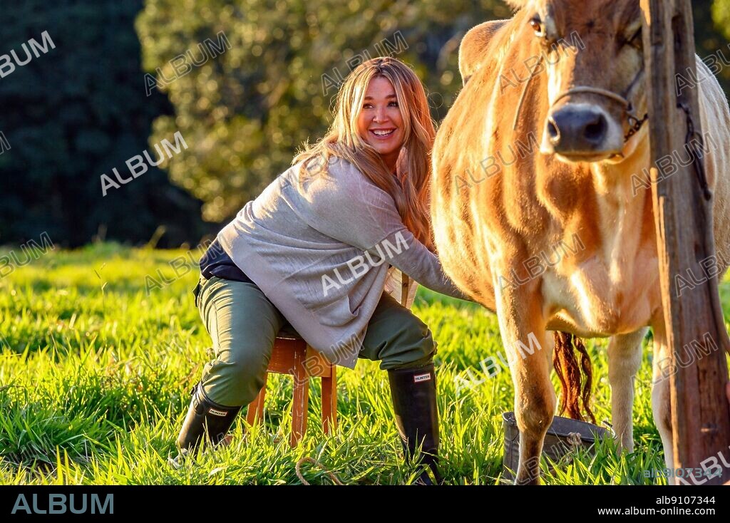 POPPY MONTGOMERY in CHRISTMAS ON THE FARM, 2021, directed by CHRISTOPHER WEEKES. Copyright Hoodlum Entertainment.