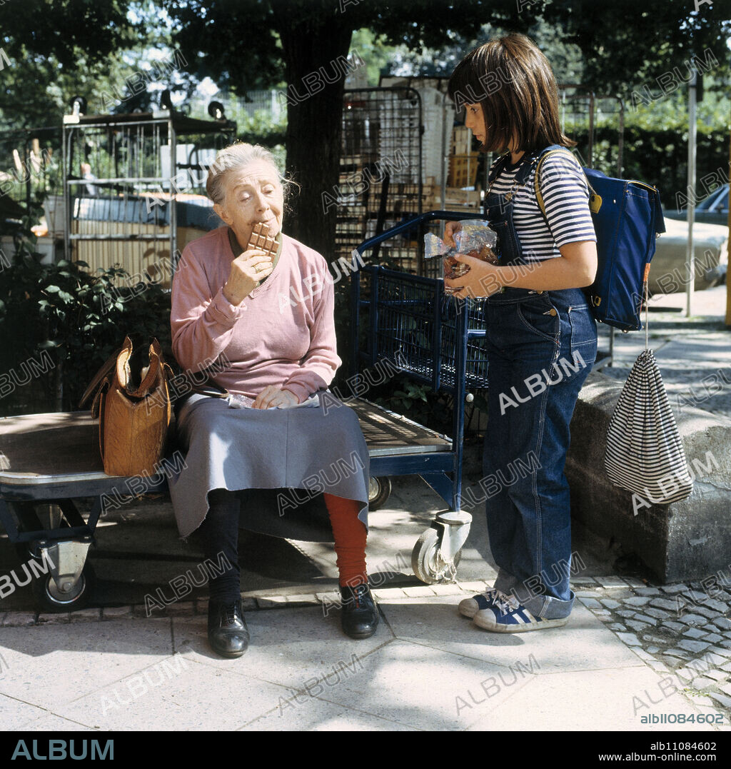 THE RED STOCKING / Germany 1982 / Wolfgang Tumler / Maria Panacek (INGE MEYSEL) and Mari (JULI TUMLER).