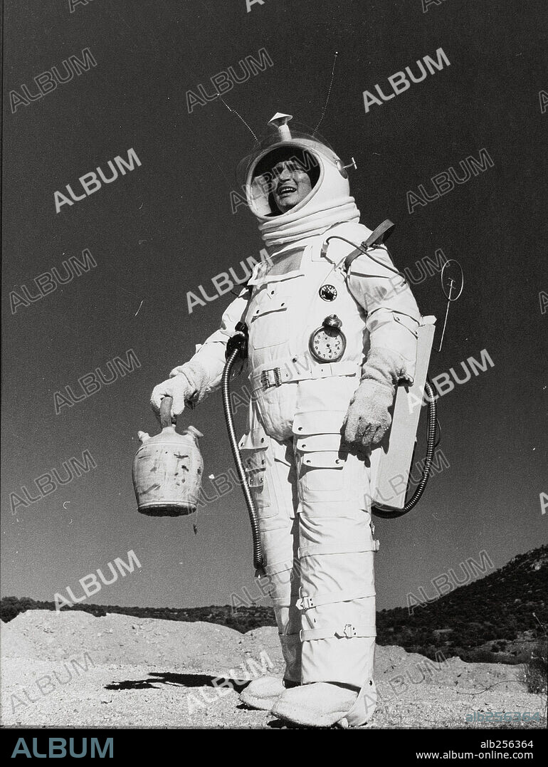 TONY LEBLANC in EL ASTRONAUTA, 1970, directed by JAVIER AGUIRRE. Copyright CB FILMS.