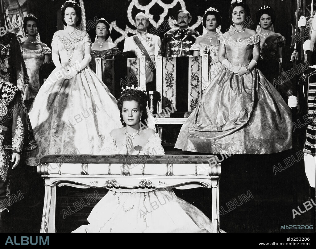 ELISABETH VON BAYERN y ROMY SCHNEIDER. ROMY SCHNEIDER en SISSI, EMPERATRIZ, 1956 (SISSI, DIE JUNGE KAISERIN), dirigida por ERNST MARISCHKA.