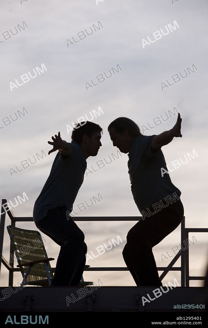 EWAN McGREGOR and JEFF BRIDGES in THE MEN WHO STARE AT GOATS, 2009, directed by GRANT HESLOV. Copyright BBC FILMS / MACGRUDER, LAURA.