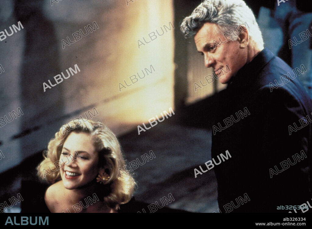 KATHLEEN TURNER and TONY CURTIS in NAKED IN NEW YORK, 1993, directed by DANIEL ALGRANT. Copyright SOME FILM.
