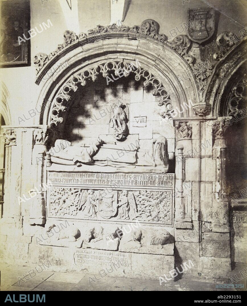 Salamanca, Catedral Vieja. Sepulcro de Diego Rodríguez en el Claustro.