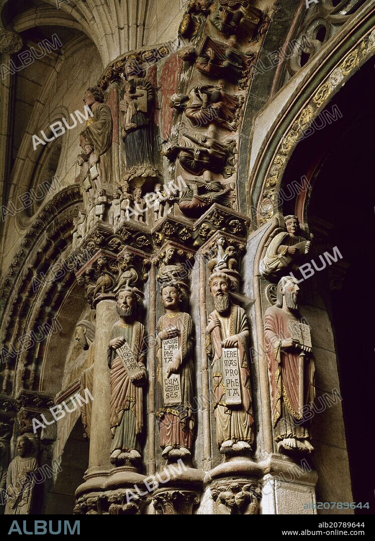 PORTICO ROMANICO- DETALLE DE LAS JAMBAS POLICROMADAS-ARTE ROMANICO ESPAÑOL - FOTO AÑOS 60.