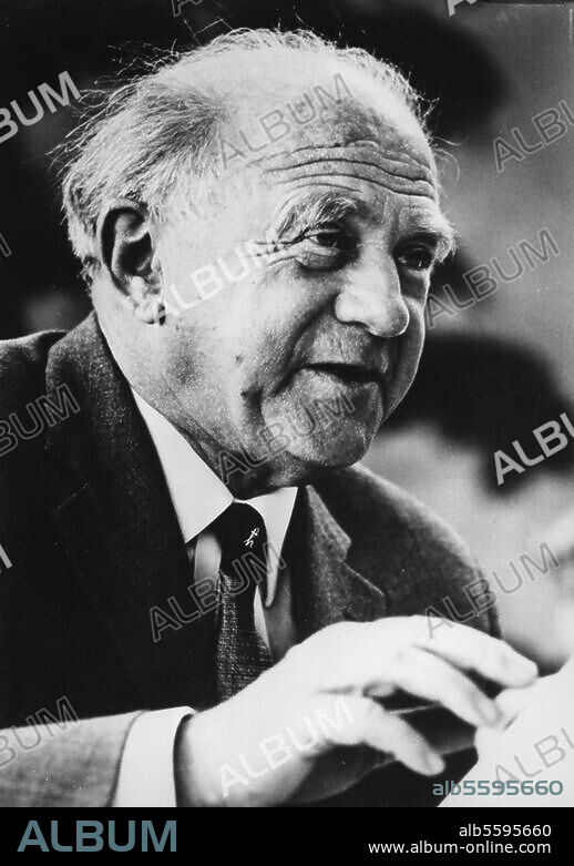 Heisenberg, Werner Physicist (Nobel Prize, physics 1932). Würzburg 5.12.1901 - Munich 1.2.1976. Portrait photo, c. 1970.