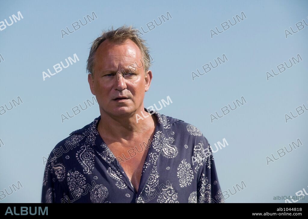 STELLAN SKARSGARD en MAMMA MIA! LA PELICULA, 2008 (MAMMA MIA!), dirigida por PHYLLIDA LLOYD. Copyright LITTLESTAR PRODUCTIONS/PLAYTONE / MOUNTAIN, PETER.