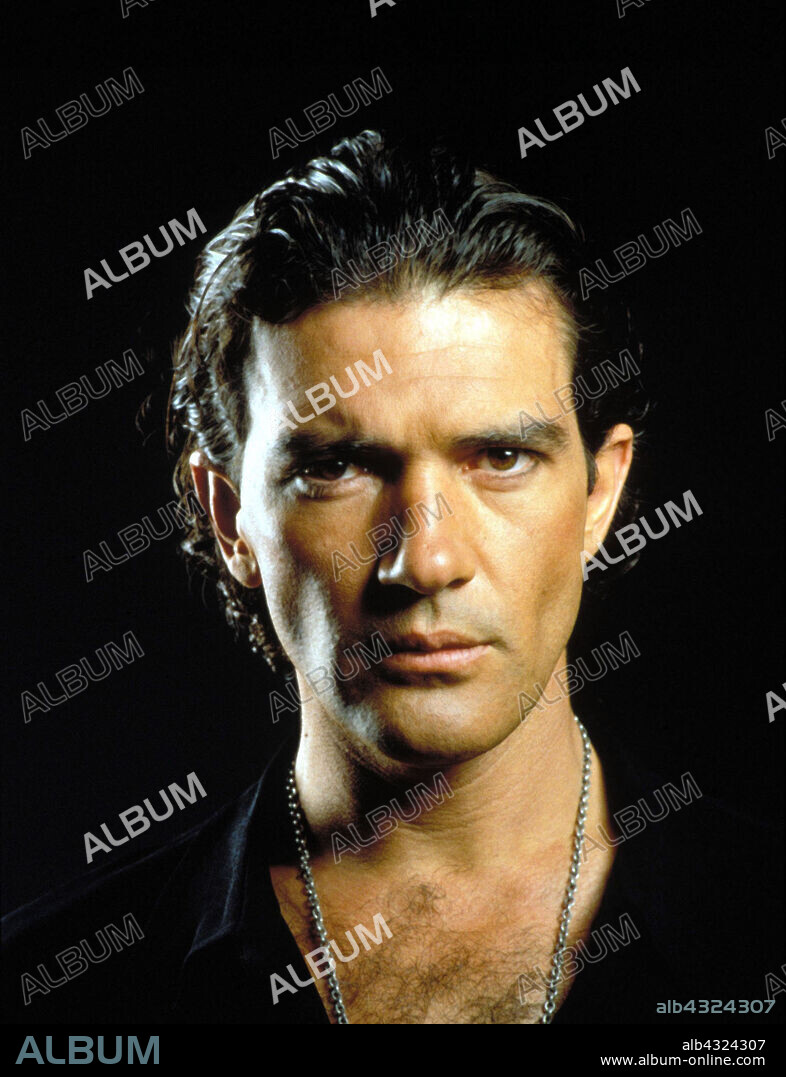 ANTONIO BANDERAS in THE MASK OF ZORRO, 1998, directed by MARTIN CAMPBELL. Copyright AMBLIN ENTERTAINMENT.