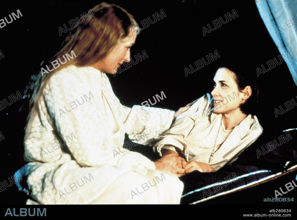 MERYL STREEP and WINONA RYDER in HOUSE OF THE SPIRITS, 1993, directed by BILLE AUGUST. Copyright SPRING CREEK PRODUCTIONS.