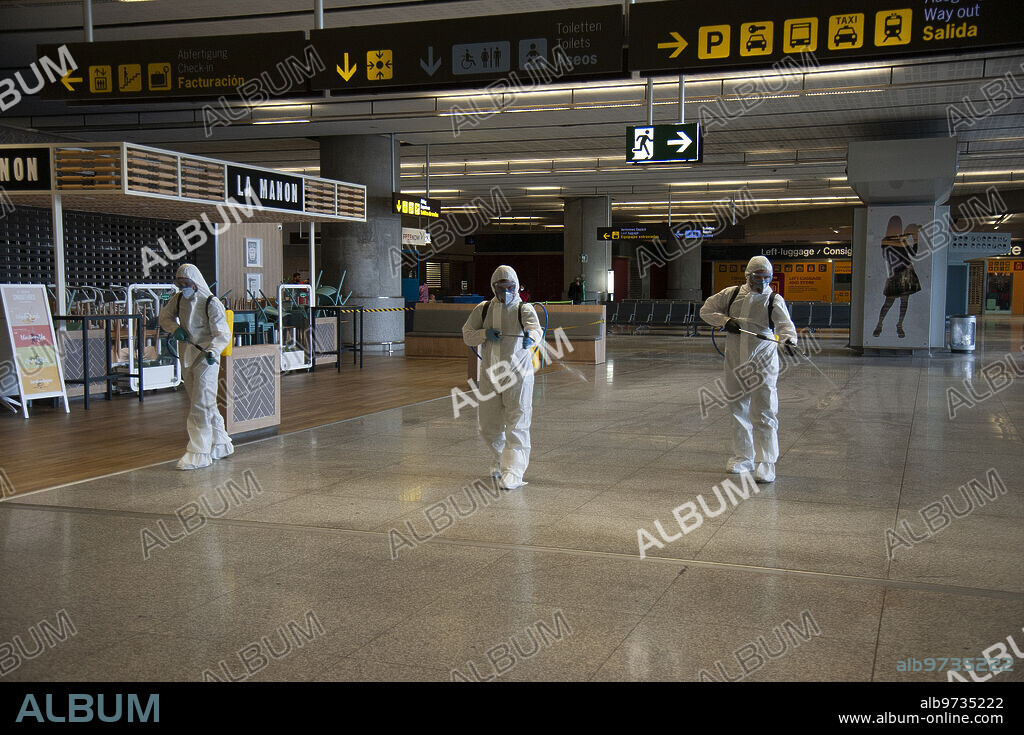 Malaga, 03/15/2020. Disinfection by the UME of the Malaga airport as a result of the coronavirus, after the state of alarm came into force. Photo: Francis Silva ARCHSEV.