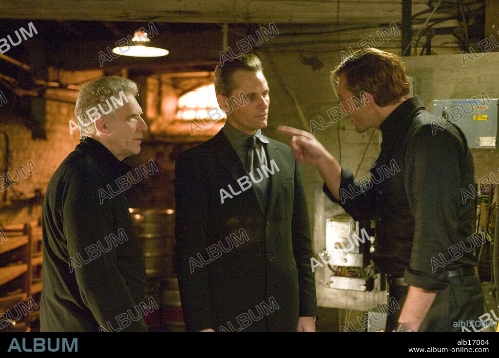 DAVID CRONENBERG, VIGGO MORTENSEN and VINCENT CASSEL in EASTERN PROMISES, 2007, directed by DAVID CRONENBERG. Copyright SERENDIPITY POINT FILMS/BBC FILMS/FOCUS FEATURES / MOUNTAIN, PETER.