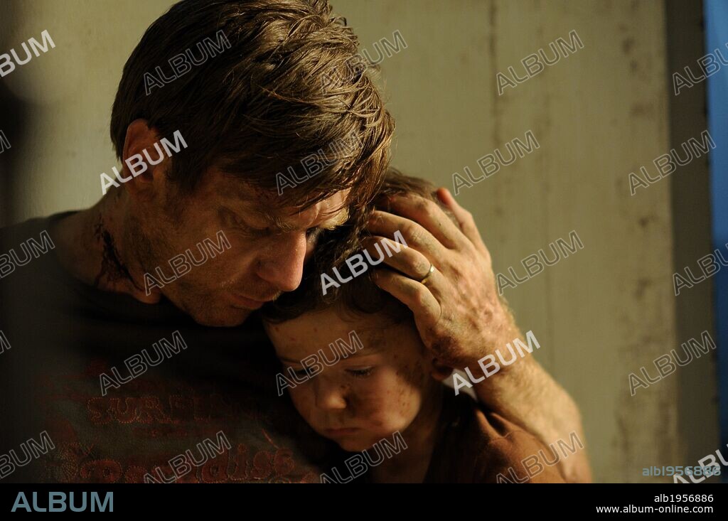 EWAN McGREGOR und OAKLEE PENDERGAST in THE IMPOSSIBLE - NICHTS IST STÄRKER ALS DER WILLE, ZU ÜBERLEBEN, 2012 (THE IMPOSSIBLE), unter der Regie von JUAN ANTONIO BAYONA. Copyright APACHES ENTERTAINMENT.