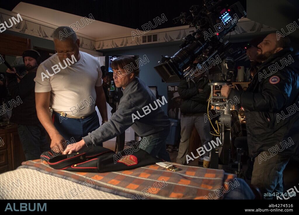 LAURENCE FISHBURNE y RICHARD LINKLATER en LA ULTIMA BANDERA, 2017 (LAST FLAG FLYING), dirigida por RICHARD LINKLATER. Copyright Amazon Studios / Big Indie Pictures / Detour Filmproduction.