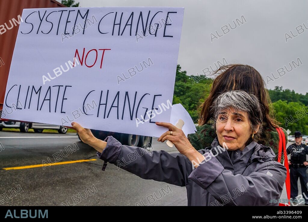 July 14, 2017 - Orange County, New York, United States - James Cromwell's wife Ann - Local Orange County, NY residents - Oscar-nominated actor and activist, James Cromwell, Grandmother and actress Madeline Shaw, and Mother Pramilla Malick began their 7-day jail sentence in Orange County, N.Y. on July 14, 2017; for their action taken at the construction site of the Competitive Power Ventures Gas-Fired power plant in Wawayanda, NY. The three residents staged a blockade at the site on December 18, 2015 stating this project creates unacceptable health and safety risks to the public. 14/07/2017