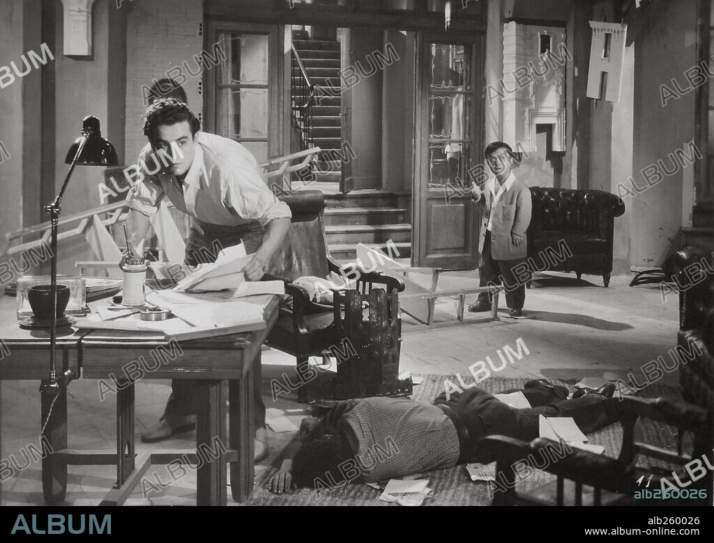 PIERAL and VITTORIO GASSMAN in BLACK CROWN, 1951 (LA CORONA NEGRA), directed by LUIS SASLAVSKY. Copyright SUEVIA FILMS-CESAREO GONZALEZ/GUION  PROD. CINEMATOGRAFICAS.