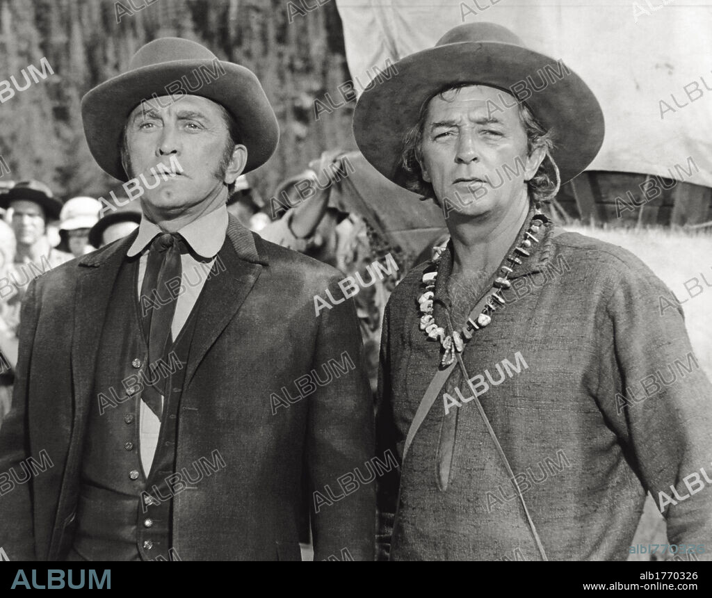 Kirk Douglas and Robert Mitchum, leading actors of the western movie 'The Way West'. The US actors Kirk Douglas (on the left) e Robert Mitchum, worryingly observe the horizon in a scene of the western movie 'The Way West', directed by Andrew V. McLaglen. United States, 1967.