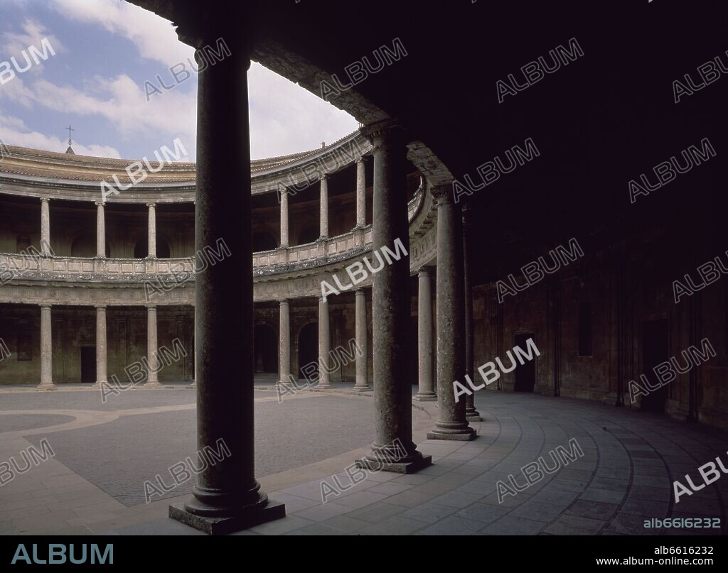 PEDRO MACHUCA. PATIO DEL PALACIO DE CARLOS V - SIGLO XVI - RENACIMIENTO ESPAÑOL.