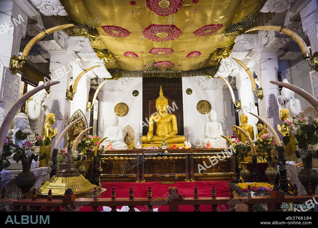 Golden Buddha statue at Temple of the Sacred Tooth Relic (Sri Dalada Maligawa), UNESCO World Heritage Site, Kandy, Sri Lanka, Asia.