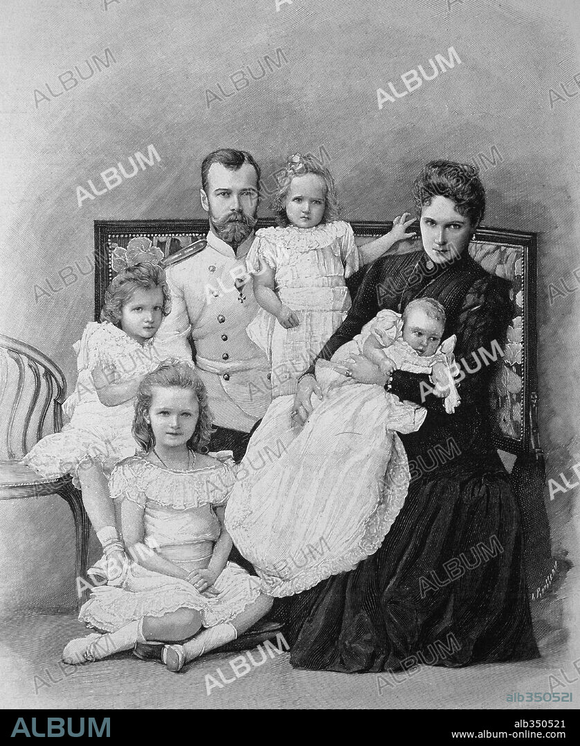 Nicolás II de Rusia y su familia. Grabado según foto de Levitsky. 16 de agosto de 1901.