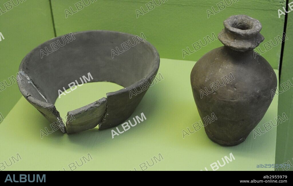 PREHISTORIA. EUROPA. POLONIA. CULTURA DE LOS VASOS DE EMBUDO abreviado TRB. Cultura Neolítica del Centro y Norte de Europa. 4200 AC-2800 AC. Vasijas (Rozental, Odry and Gniszewo). Museo Arqueológico. Gdansk. Polonia.