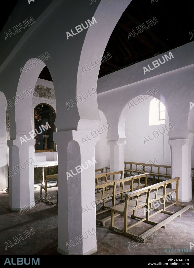 ARCOS DE HERRADURA DE LA SALA DEL ORATORIO DE LA ANTIGUA MEZQUITA HOY ERMITA DE JESUS NAZARENO O DE SANTIAGO - ARQUITECTURA ALMOHADE - SIGLO XIII.
