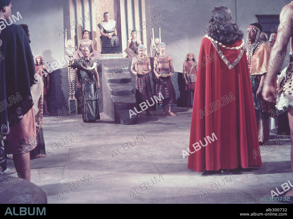 JACK HAWKINS en TIERRA DE FARAONES, 1955 (LAND OF THE PHARAOHS), dirigida por HOWARD HAWKS. Copyright WARNER BROTHERS.