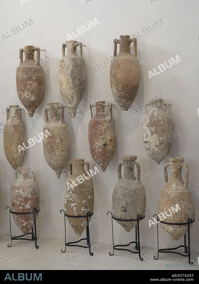 Período romano temprano. Ánforas itálicas utilizadas para el transporte de vino (vinariae) entre los siglos II a.C. y I a.C. Descubiertas en 1961 en el lugar donde tuvo lugar un naufragio durante el siglo II a.C., en la desembocadura de la bahía de Xlendi, isla de Gozo. Museo de Arqueología de Gozo. Cittadela de Victoria en Gozo. Malta.