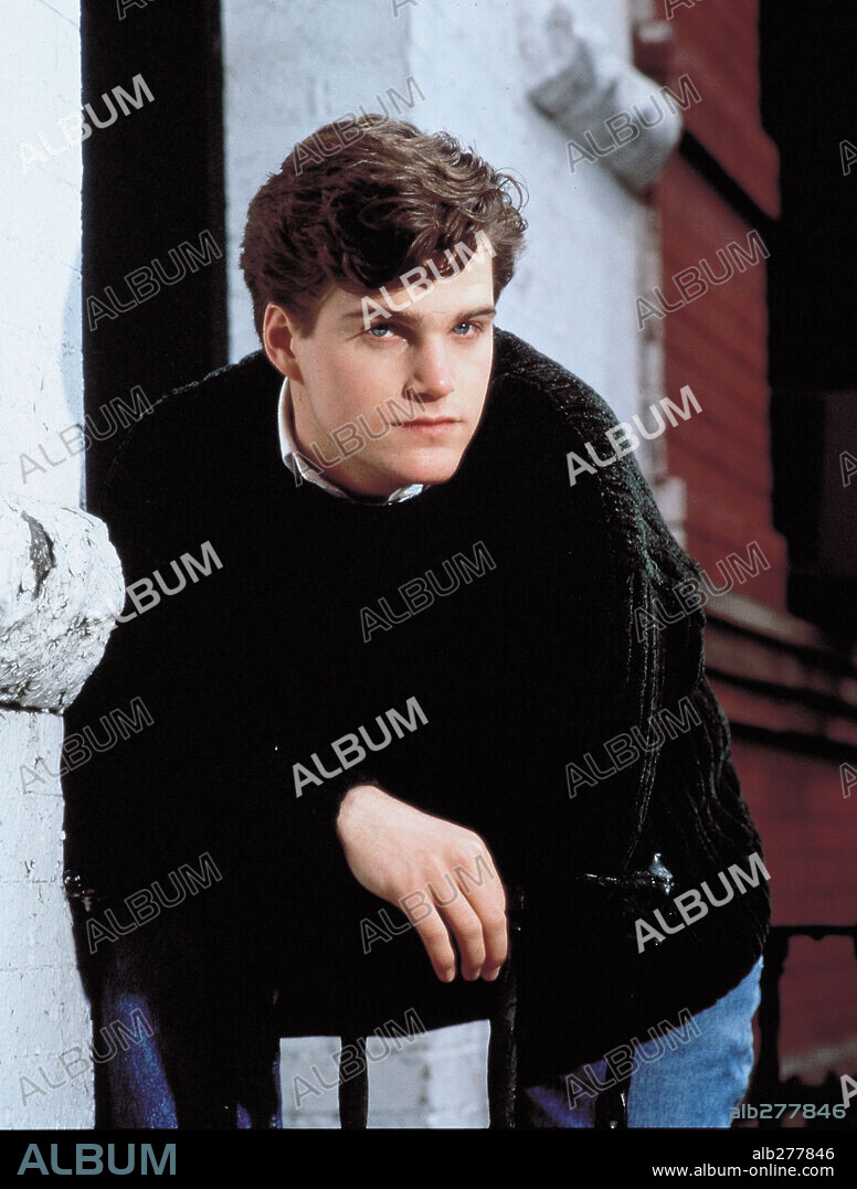 CHRIS O'DONNELL in SCENT OF A WOMAN, 1992, directed by MARTIN BREST. Copyright UNIVERSAL PICTURES.