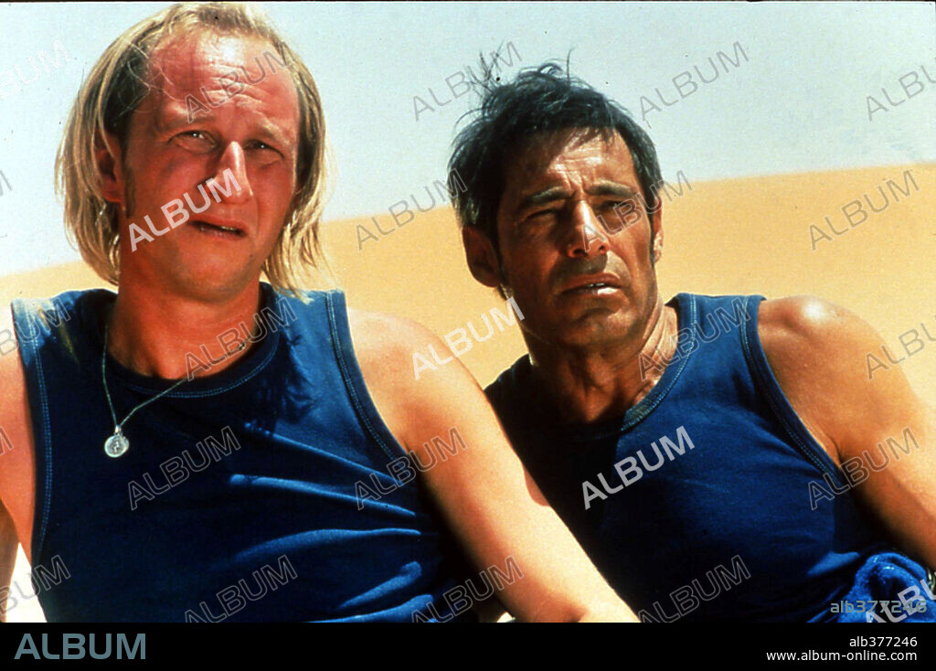BENOIT POELVOORDE et GERARD LANVIN dans LE BOULET, 2002, réalisé par ALAIN BERBERIAN et FREDERIC FORESTIER. Copyright LA PETITE REINE/WARNER BROS FRANCE/FRANCE 2 CINEMA/FRANCE 3.