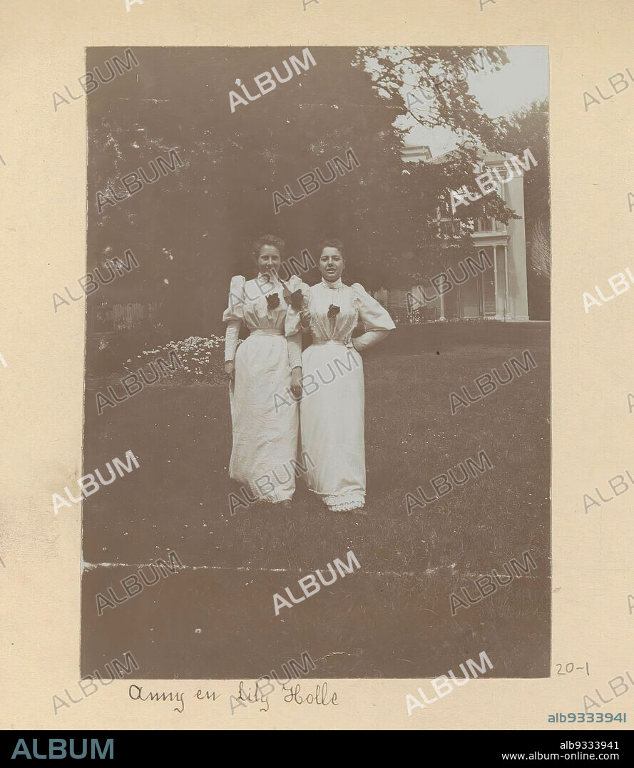 Anny and Lily Holle, Photo 1 on album page 20 from album Amsterdam 1890-1894., maker: Hendrik Herman van den Berg, Amsterdam, in or after 1890 - in or before 1894, photographic support WZQTR.