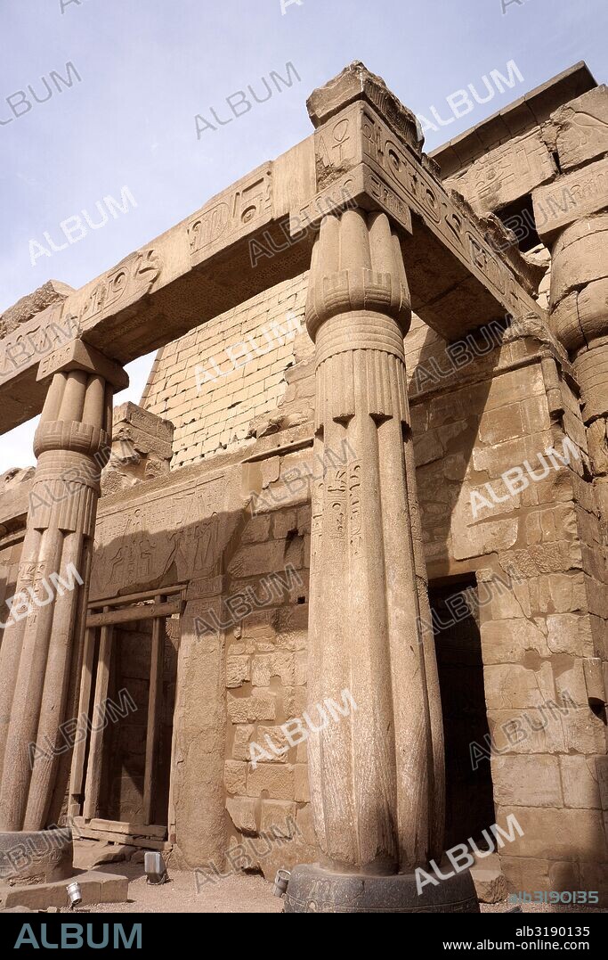 Templo de Luxor.  Egipto. Situado en el corazón de la antigua Tebas, fue construido esencialmente bajo las dinastías XVIII y XIX egipcias.