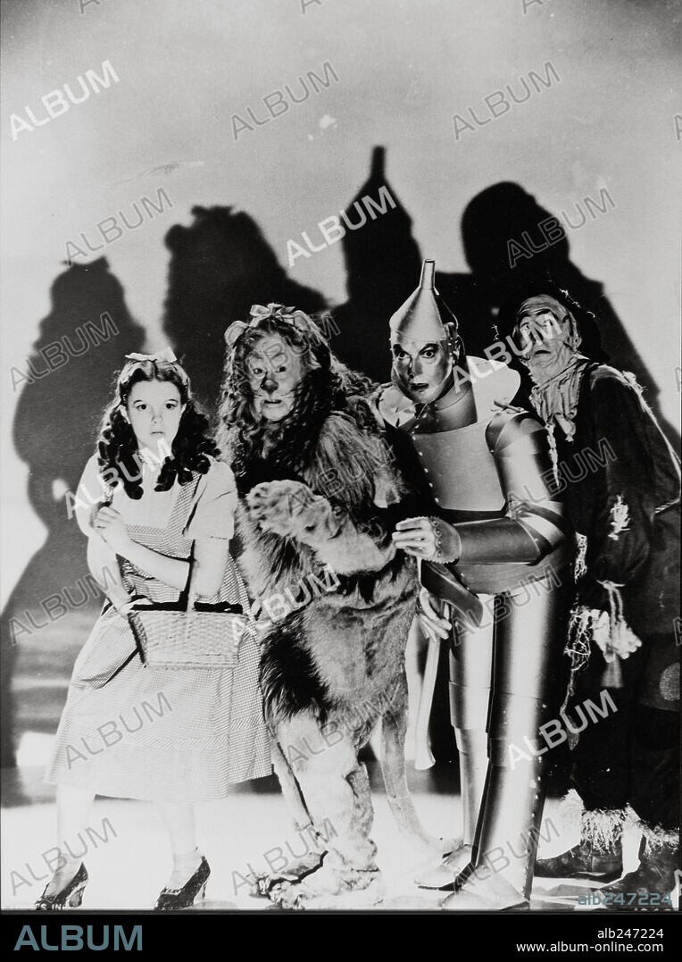 BERT LAHR, JACK HALEY, JUDY GARLAND and RAY BOLGER in THE WIZARD OF OZ, 1939, directed by VICTOR FLEMING. Copyright M.G.M.