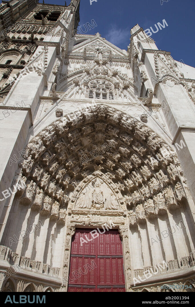 The cathedral was built from 1215 to the 1540s, mostly in Gothic style. The sculptures on the three doorways of the west facade of the Cathedral of St-Etienne dates from the 13th century. The central portal, seen here, is composed of physically disparate sections, that were built until around 1400. The tympanum features the Last Judgment, and the archivolts - scenes from the lives of the apostles.
