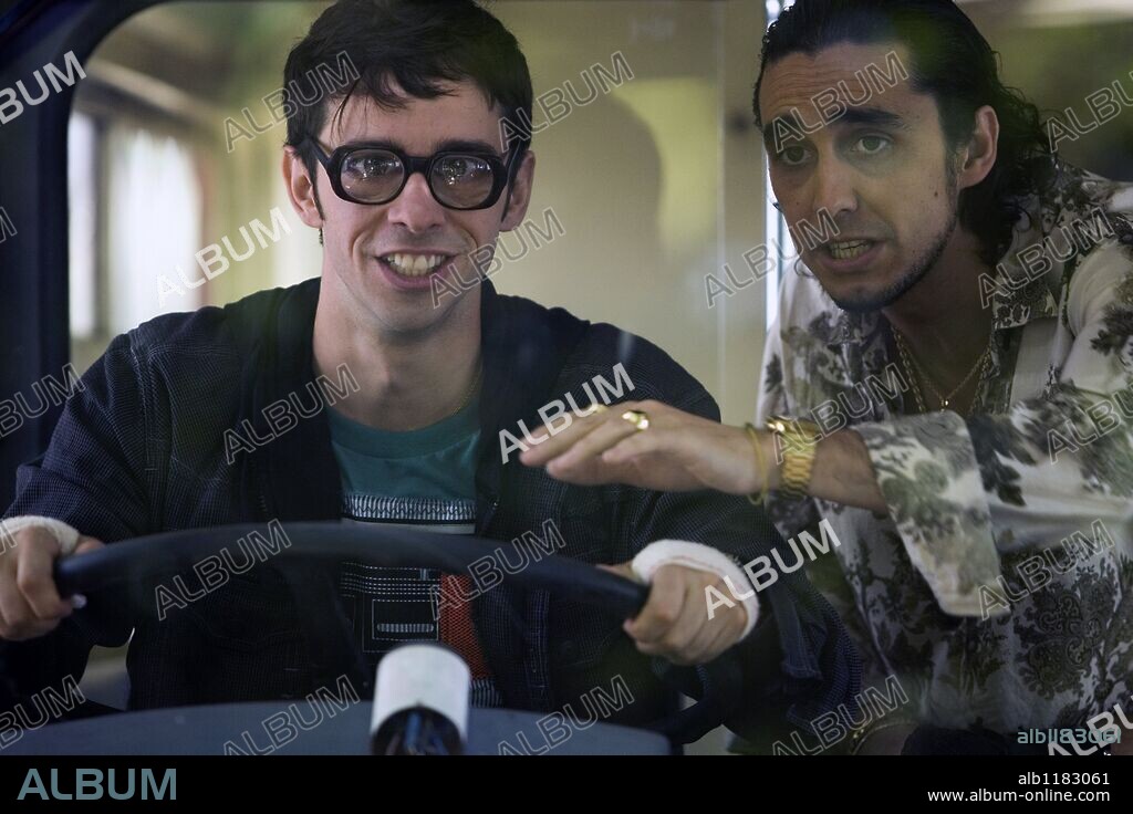 ALBERTO AMARILLA y CANCO RODRIGUEZ en FUGA DE CEREBROS, 2009, dirigida por FERNANDO GONZALEZ MOLINA. Copyright ANTENA 3 FILMS.