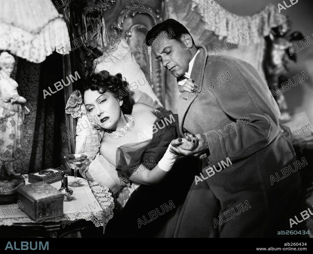 GLORIA SWANSON y WILLIAM HOLDEN en EL CREPÚSCULO DE LOS DIOSES, 1950 (SUNSET BLVD.), dirigida por BILLY WILDER. Copyright PARAMOUNT PICTURES.