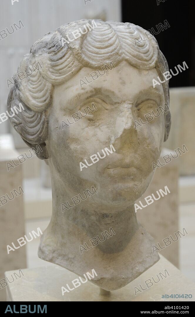 Faustina la Menor (125/130-175). Emperatriz romana consorte. Dinastía Antonina. Busto de mármol. 147-148. Museo Arqueológico Nacional. Madrid. España.