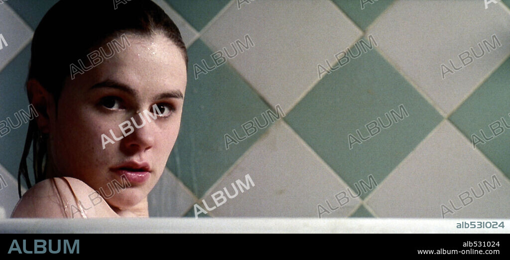 ANNA PAQUIN in DARKNESS, 2002, directed by JAUME BALAGUERO. Copyright FANTASTIC FACTORY/DIMENSION FILMS.