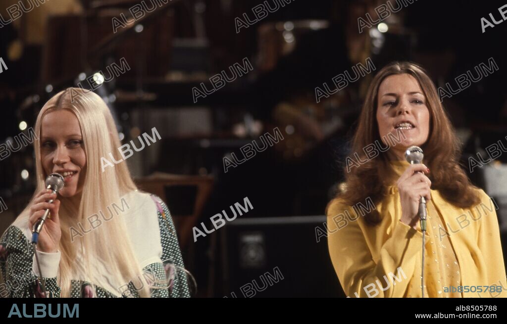 AGNETHA FALTSKOG and ANNI-FRID LYNGSTAD of Abba during the . Song contest MELODIFESTIVALEN 1973 at a SVT studio in Stockholm ABBA participated with the song Ring Ring Ring (just please give me a call).. ***. MELODIFESTIVALEN 1973 i TV-huset Stockholm Gruppen deltog med sången Ring ring (bara du slog en signal). Schlager Gravid Sångare ABBA persons: BJÖRN ULVAEUS;BENNY ANDERSSON;AGNETHA FÄLTSKOG;ANNI-FRID LYNGSTAD sites: STOCKHOLM;SVERIGE.