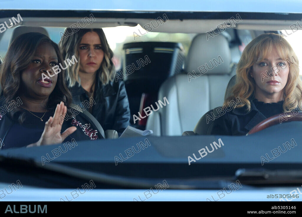 CHRISTINA HENDRICKS, MAE WHITMAN and Retta in GOOD GIRLS, 2018, directed by ANDREW MCCARTHY, DEAN PARISOT, MICHAEL WEAVER and PHIL TRAILL. Copyright UNIVERSAL TELEVISION.