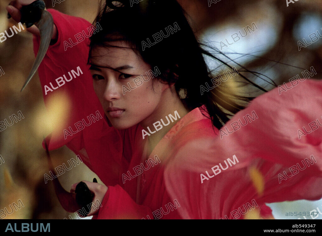 ZIYI ZHANG in HERO, 2002 (YING XIONG), directed by YIMOU ZHANG. Copyright MIRAMAX FILMS.
