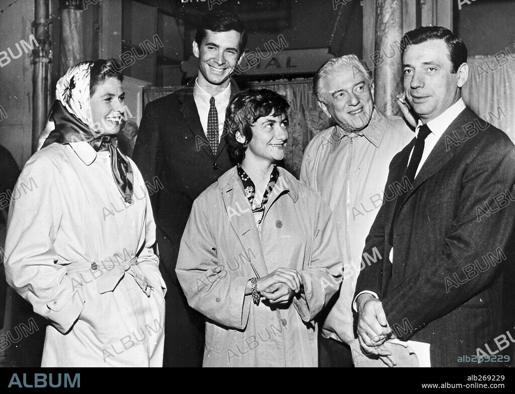ANATOLE LITVAK, ANTHONY PERKINS, INGRID BERGMAN and YVES MONTAND in GOODBYE AGAIN, 1961, directed by ANATOLE LITVAK. Copyright UNITED ARTISTS.