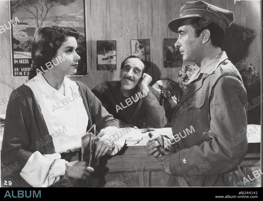 ADRIANO RIMOLDI, ANA MARISCAL y ANTONIO RIQUELME en DOCE HORAS DE VIDA, 1949, dirigida por FRANCISCO ROVIRA BELETA. Copyright PRODUCCIONES CAMPA.